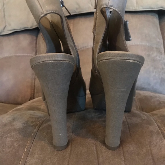 Pink & Pepper Platforms with chunky heels - Picture 5 of 7